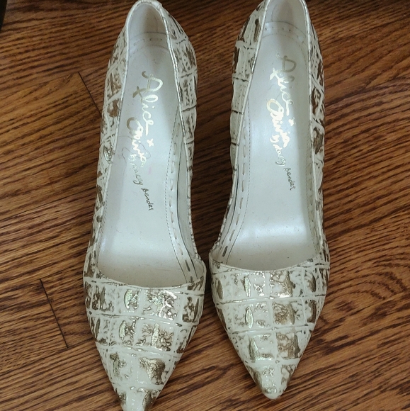 Alice + Olivia Shoes - Alice + Olivia Dina Pump